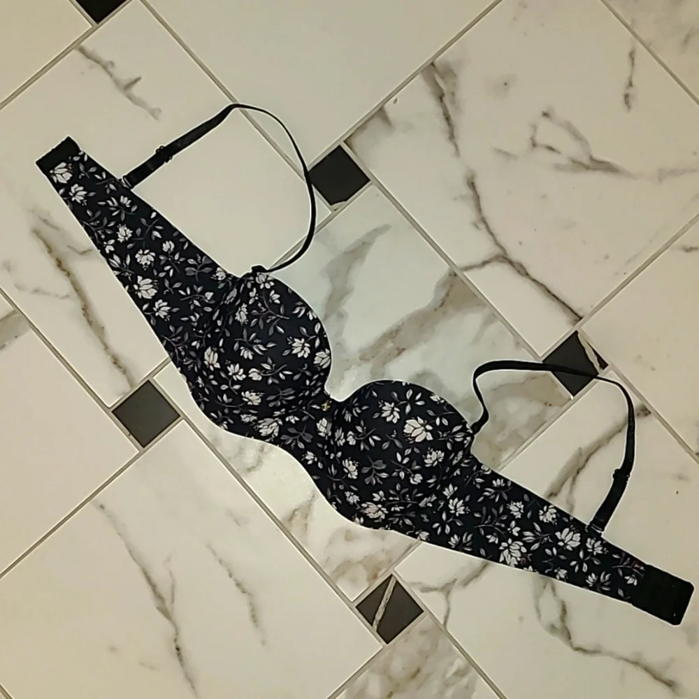 Adrienne Vittadini 38C black floral bra‎